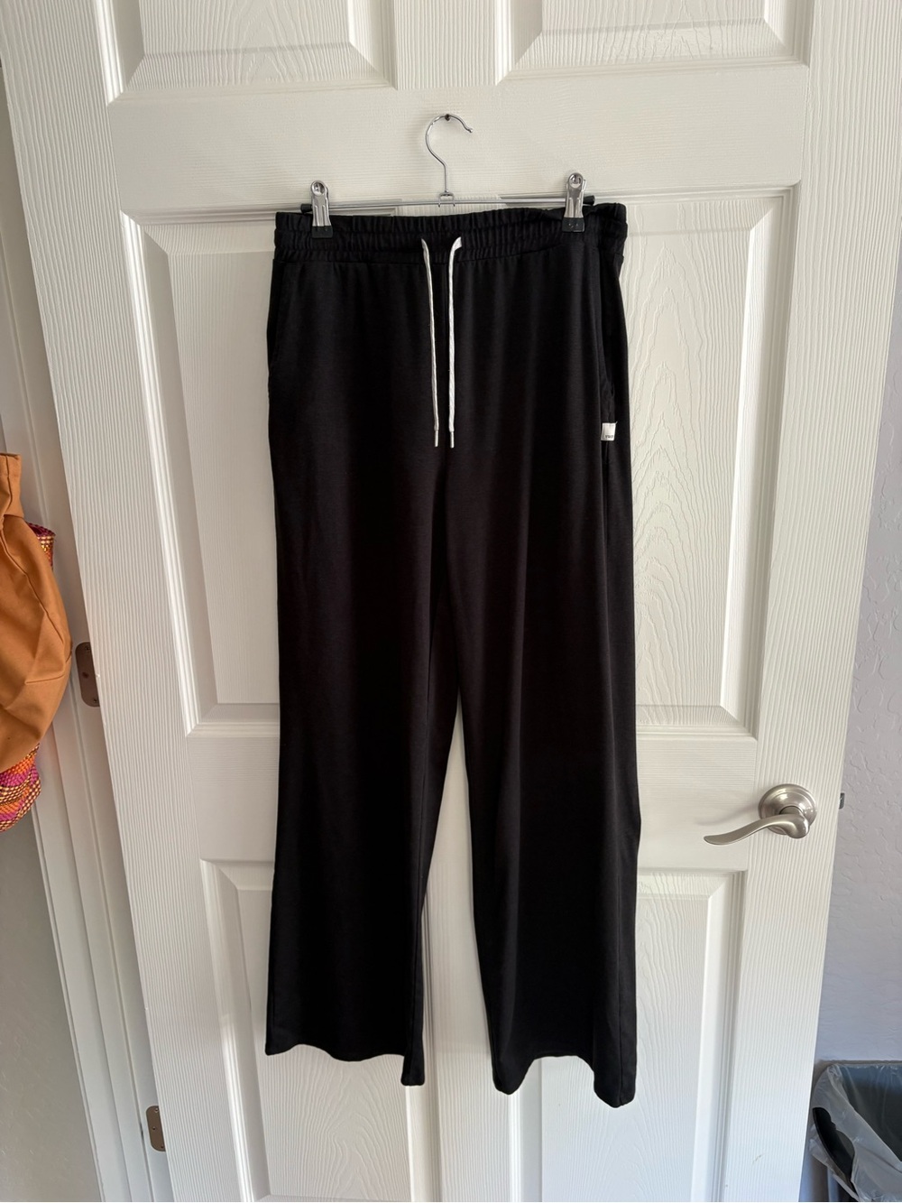 vuori wide leg black pants medium